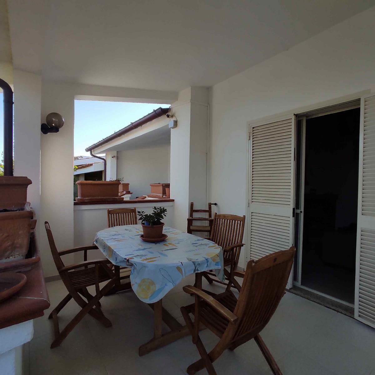 Wohnungseingang Casa al mare via carbo Budoni Sardegna